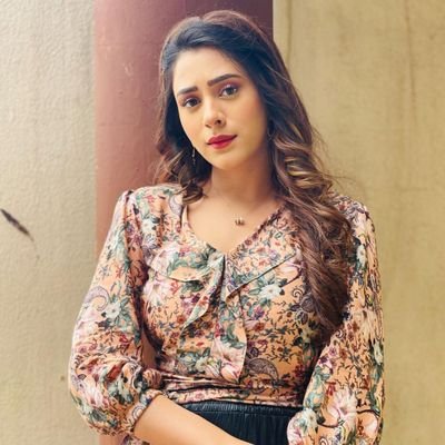 I am biggest fan of hiba nawab 
hibu my life 
please follow hibu@hibanawab