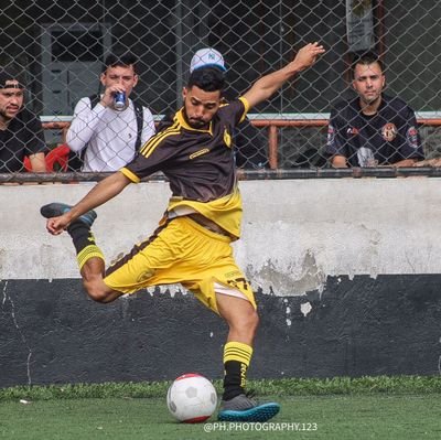 jogador profissional ⚽
o sucesso leva tempo 
Deus🙏🙌
Sorte a minha ter um Deus tão grande que me livra do mal, me levanta e cuida de mim todos os dias! ❤️