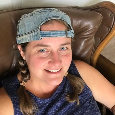 Author/writer, mother of two, sports addict, history fanatic, love to quilt and sew, there's not much I don't do. instagram jenpen_books  YouTube @jenpenbooks