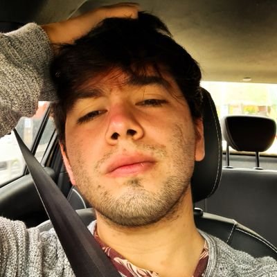 la verdad las cosas pasan en los momentos menos esperados y tristemente depende de nosotros aprovecharlos y no dejarlas ir, por que la vida solo es una vez.