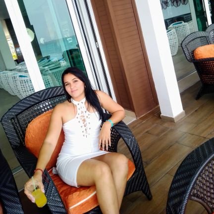 CLopez9903's profile picture. Conserva lo que tienes.Olvida lo que te duele.Lucha por lo que quieres.Valora lo que posees:)👸🏻