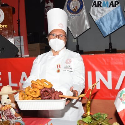 innovadora de picarones morados con granos andinos con miel de chicha morada