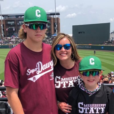 Mom👦🏻🧑🏻Bulldog 🐾 🔔 Love spending time with my boys. Sports fan and my boys biggest fan 🏈⚾️  … 🫶🏻