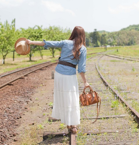 vj_akiko's profile picture. ドーム、アリーナ、ホールツアー等のLIVE演出映像、MV制作、フライヤーデザインや、クラブイベントなどでVJをしています。 実績詳細はDMにて。正式なご依頼のみ受け付けます。お試し制作、コンペ形式等の参加は行なっておりません。