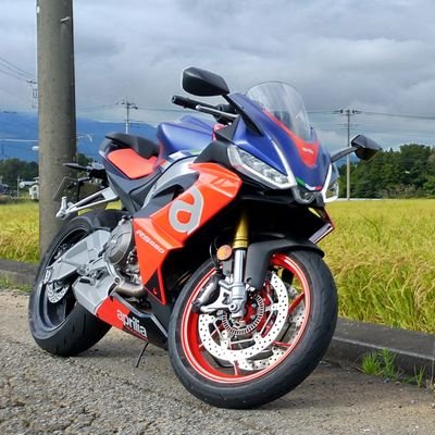 CBR250RR(MC51)(HONDA)→RS660(aprilia)→R1250RS(BMW)
腰が爆発するまで、前傾やめま宣言✋