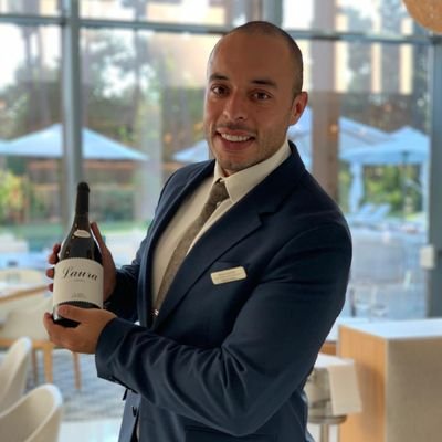 Leo 🦁
Gym lover 💪🦵
Wine lover 🍷🍾
Made in Venezuela 🇻🇪
Living in Portugal 🇵🇹
Hospitality bussines 👔
Spanish, Portuguese, English and French language 😛
