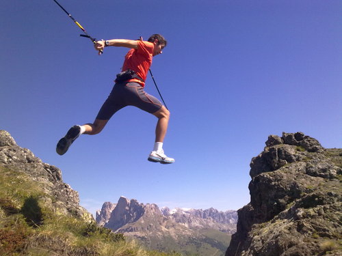 Vivo a Moena in Trentino, Italy. Sono un atleta di professione o almeno ci provo. Amo qualsiasi tipo di sport o competizione. Sono appasionato di fotografia.