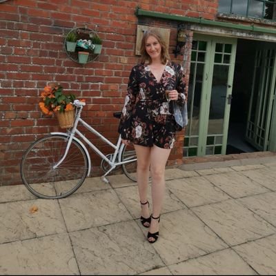 AnnFollos_'s profile picture. 