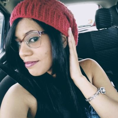 ✨🦋 Diz a lenda que ela trocou suas certezas por alguns sonhos mágicos (e foi ser feliz) 🦋✨ ••Caprica que joga uns tweets sem noção na tml de vez em sempre••