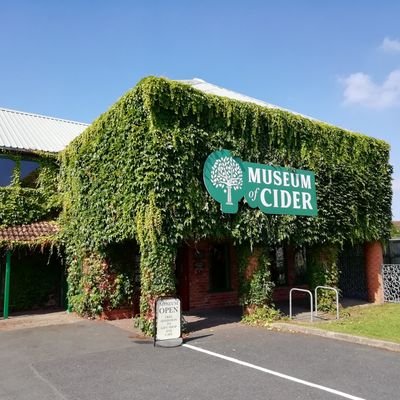 Tweets on history of cider, orcharding, biodiversity, modern cider and culture. In the heart of Herefordshire, looking out across the world!