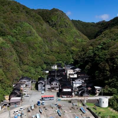 bus_into_hole's profile picture. EKK 思い悩み / ZC33s バス 鉄道 時報チャイム