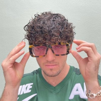 sighingzach's profile picture. i don’t trust nobody and nobody trusts me