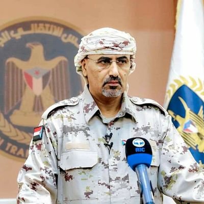 جنوبي ومن حضرموت مؤمن بالقضية الجنوبيه وبايعنا القائد الرئيس عيدروس قاسم الزبيدي على السمع والطاعه وباذن الله تعالى دولة الجنوب قادمة قادمة قادمة ✌️✌️✌️