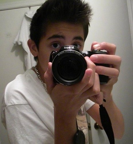 Holographicboy's profile picture. its time