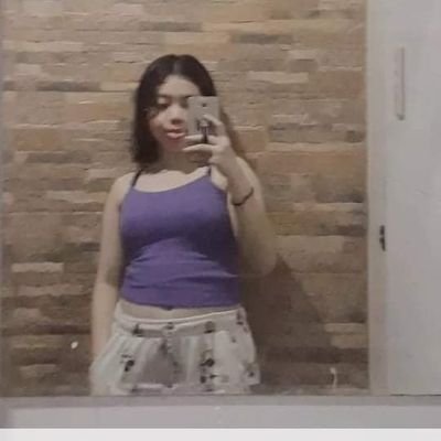 ione_buzon's profile picture. Red