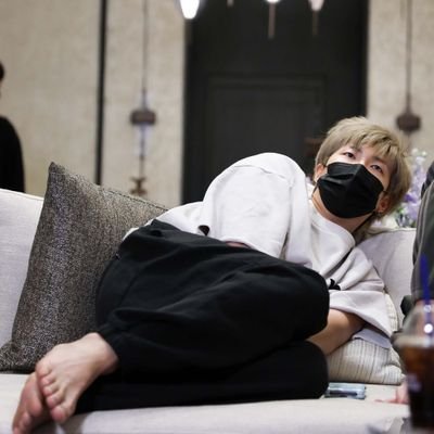 @BTS_twt
𝙢𝙤𝙤𝙣 𝙘𝙝𝙞𝙡𝙙 🐇
나는 당신의 목소리를 사랑합니다. 김태형.
BEING A HUMAN