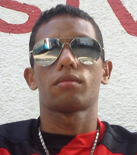A Moral não me ajuda. Sou antagônico nato. Sou uma daquelas pessoas que são feitas para exceções, não para regras.