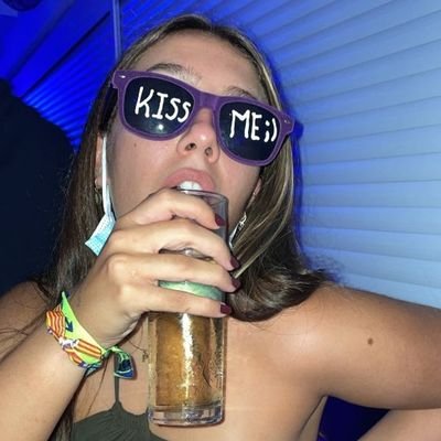 _alicialopez02's profile picture. ✌️🤡. Xornalismo na caralla da USC