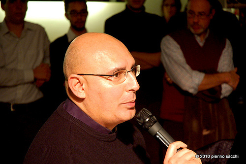 ho conosciuto don Enzo Boschetti, ho lavorato sempre con i giovani, oggi animo la pastorale del lavoro e sono in parrocchia. vivo per servire con gioia