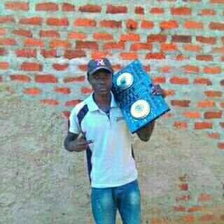 ENTERTAINER... 
  PROFESSIONAL DEEJAY FROM (BUSIA, KENYA).. 
   FOR BOOKING ☎+254743374876
deejayramsey254