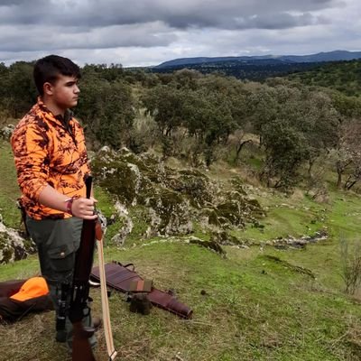 Bombardino de bmm Talarrubias
EEPP conservatorio esteban sanchez (merida)
Musico de calle. 🐗🇪🇸