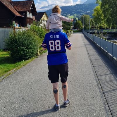 Austrian. Metalhead. Hockey fanatic. #Sabres. #BillsMafia.