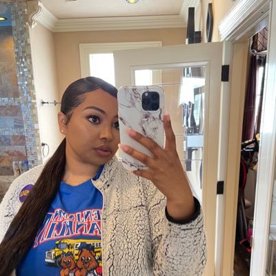 This my last Twitter. CreoleHottie 💛 0017th. Insta:@thecreolebakery LSU 16’ 💜🐯