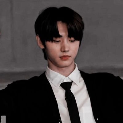 𝗮𝗹𝗹𝘂𝗿𝗶𝗻𝗴 𝗽𝗿𝗶𝗻𝗰𝗲 𝗶𝗻 𝗱𝗲𝗰𝗲𝗺𝗯𝗲𝗿. (𝟮𝟬𝟬𝟮)