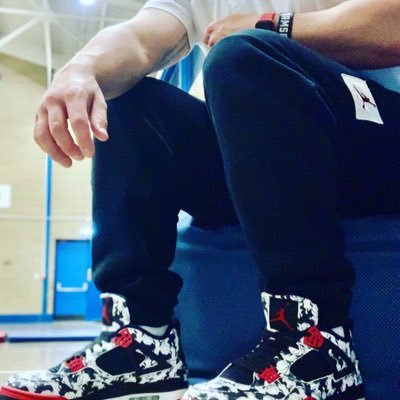 UK sneaker head and Sixers Fan hoping to connect with others. Long live 🏀 Uk 11