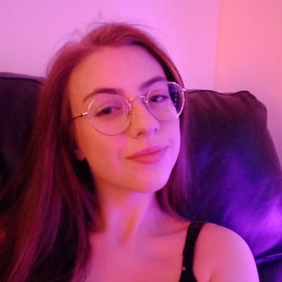 lesscoolsibling's profile picture. she/her
i would do original tweets but they scare me