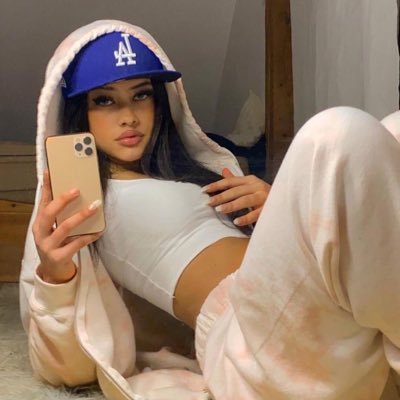 randomtips46's profile picture. ✨