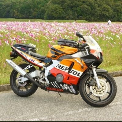 神戸から　ギターの弾き語り　バイクが趣味の　おっさんですが　よろしくーー＾＾ｖ

時を越えて　ｵﾘｼﾞﾅﾙ楽譜
       ⇩      ⇩        ⇩
https://t.co/A5bvviJL60