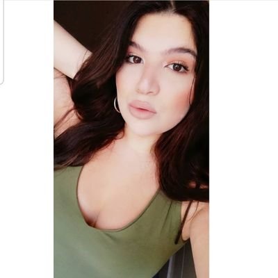 StephaniieNakad's profile picture. insta: stephaniienakad