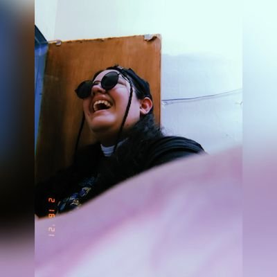 Trilingüe
Católica ✝️
18 años
Puertorriqueña 🇵🇷
Provida 💙
Escritora de poemas 🤩