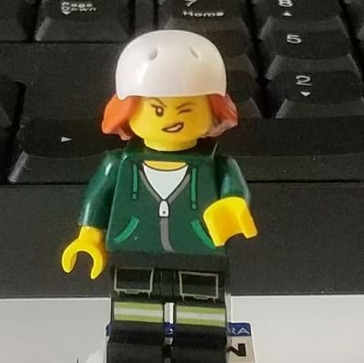 私をフォローするメリットは何もないです。
基本的にどうでも良いひとりごとをつぶやいている40代のオッサンです。バイクに乗ってます。
LEGO作る人はLaQに乗り換えました。