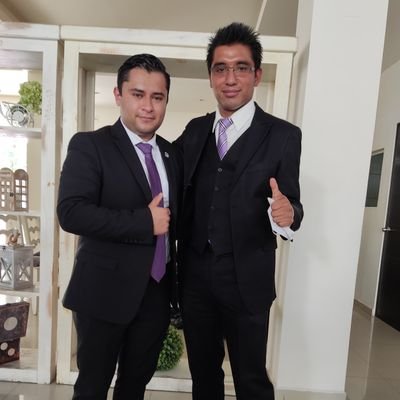 Soy un hombre de carácter algo fuerte, intenso muy intenso, entregado a todo lo que hago, noble, alegre, divertido, buena onda, Autentico... con fe en la vida