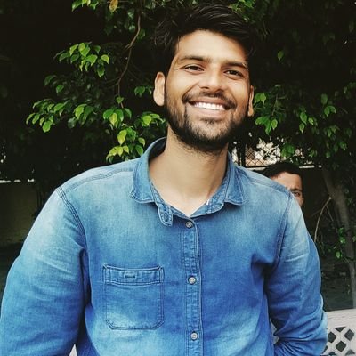 जीवन के संघर्षों में खुद का सहारा हूँ,
किसी नजर में हीरो तो किसी में आवारा हूँ!