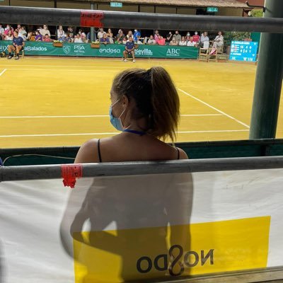 Periodista. Loca por el tenis. No solo lo veo y comento, también juego, o al menos lo intento