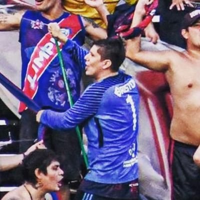 Soy parte de lo q mas amo CERRO. La familia es lo mas importante y la razon del dia a dia. Lo q quiero seguro lo consigo.