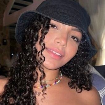 SHIVDETAILS's profile picture. obsessed with taylor swift singing