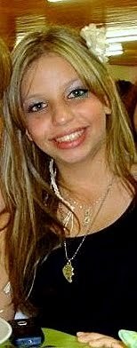 Preciso de um remédio que cure essa saudade
Que diminua a dor que no meu peito invade
Que me cure ou me ajude a esquecer.