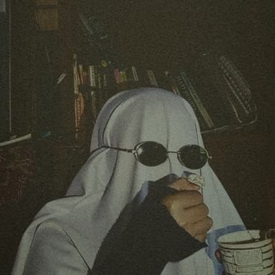 Greyeahhhhh's profile picture. cheers to mediocrity 🍸🍾