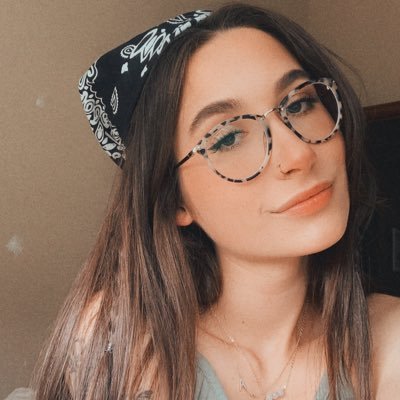 adreanne_brown's profile picture. hiking, boba JEEPS and dogs, that’s it.