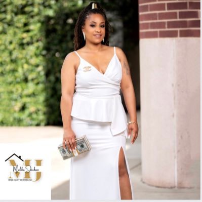 malika_sells_dc's profile picture. 