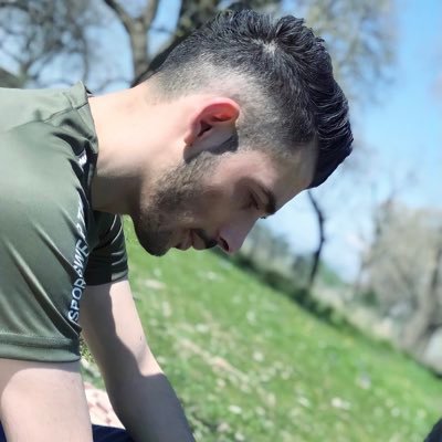 ئەگەر دەیکا من بێژیتە من بمرە دێ مرم
چونگی من چ هەلبژارتێنت دی نێن !