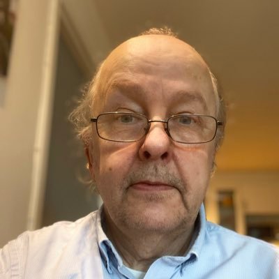 Verdikonservativ og famliemann,skriver om politikk,musikk,kultur foto og elektronikk.Argumentere ofte etter skyttergrav metoden.Dokumenterer gjerne med et bilde