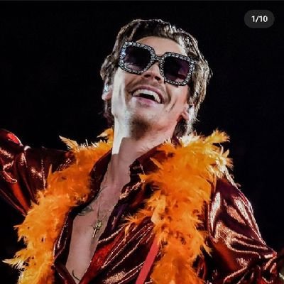 __neojiee's profile picture. red red dessert _