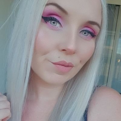 Twitch streamer | mumma | nerd | 🤓 | horror obsessed | I enjoy long walks to the computer to play games 🤣