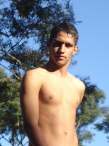 Um cara Misterioso e diferente, um grande amor (Deus) outro amor @_BrunaMazzola, dizem que sou engraçado, inteligente, 17 anos, Signo Leão, Namorando, segue ?