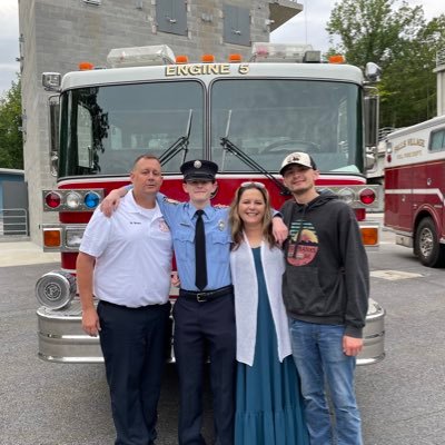 TvilleSteph's profile picture. 80degreesandsunnyinmymind